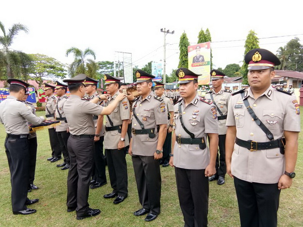 Sabtu, Sertijab Kabag Ops, 3 Kasat, 3 Kapolsek di Polres Kampar